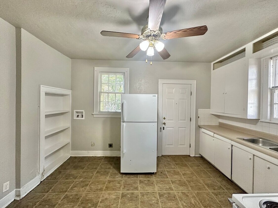 Foto principal - College Ave Triplex