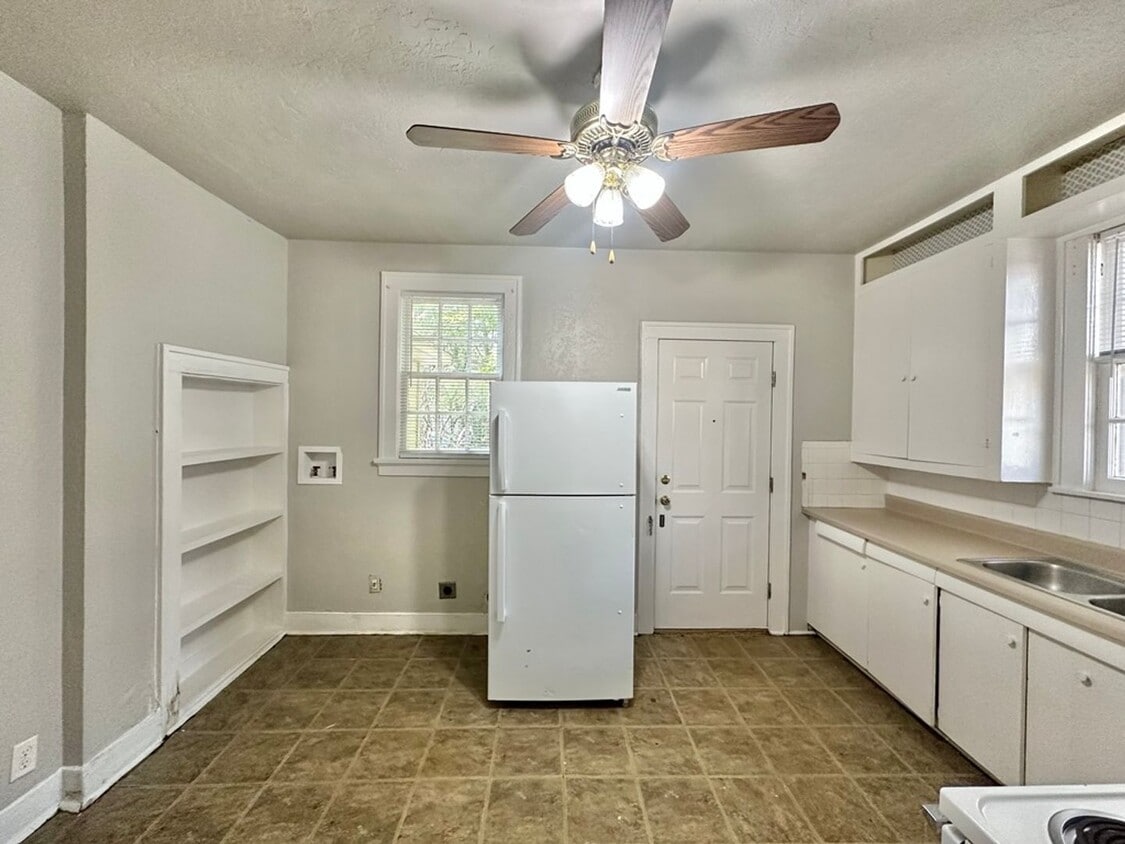 Primary Photo - College Ave Triplex