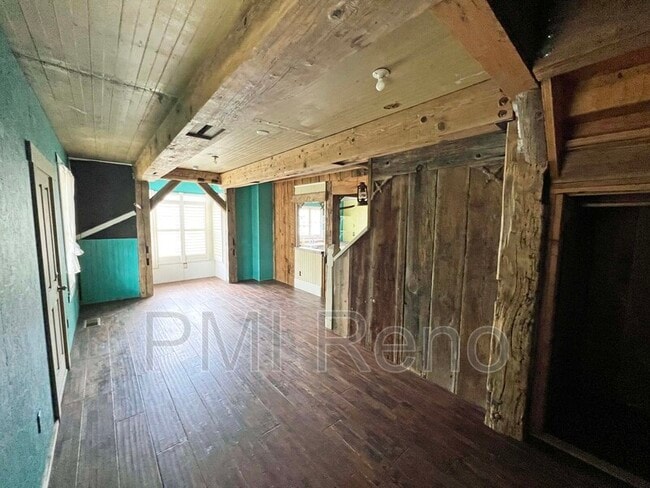 Building Photo - 121 Vine St