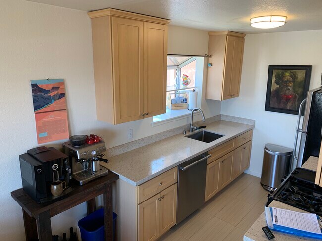 Updated Kitchen! - 1028 San Luis Cir