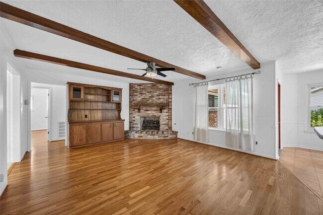 Foto del edificio - 8415 Braesdale Ln