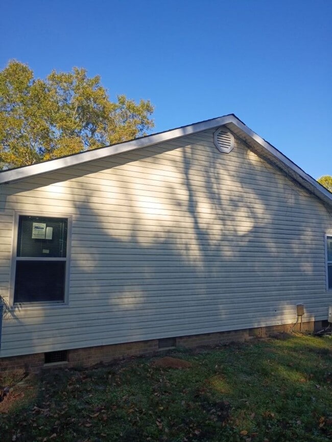 Building Photo - 3 BED 2 BATH IN PRIME AREA FAYETTEVILLE NC