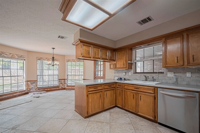 Building Photo - 18307 Champion Forest Dr