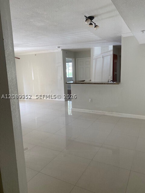 Foto del edificio - 2496 Centergate Dr