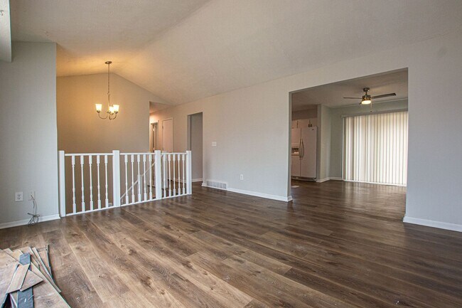 Foto del edificio - Split Entry 3 Bedroom / 2 Bathroom Home