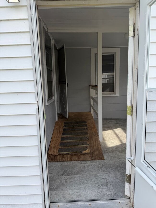 Building Photo - 705 Taylor St