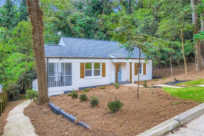 Building Photo - 1191 Beechview Dr SE