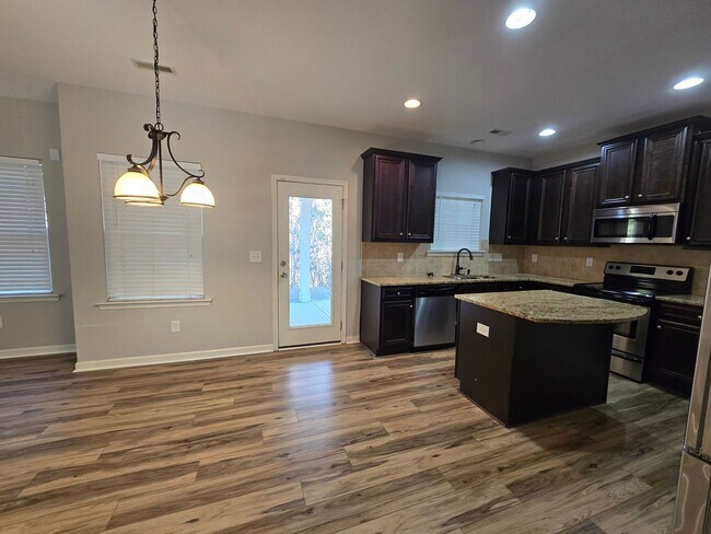 Foto del edificio - 156 Salisbury Ln