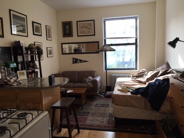 Foto principal - 320 W 20th St