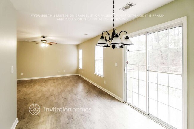 Foto del edificio - 2860 Englewood Dr