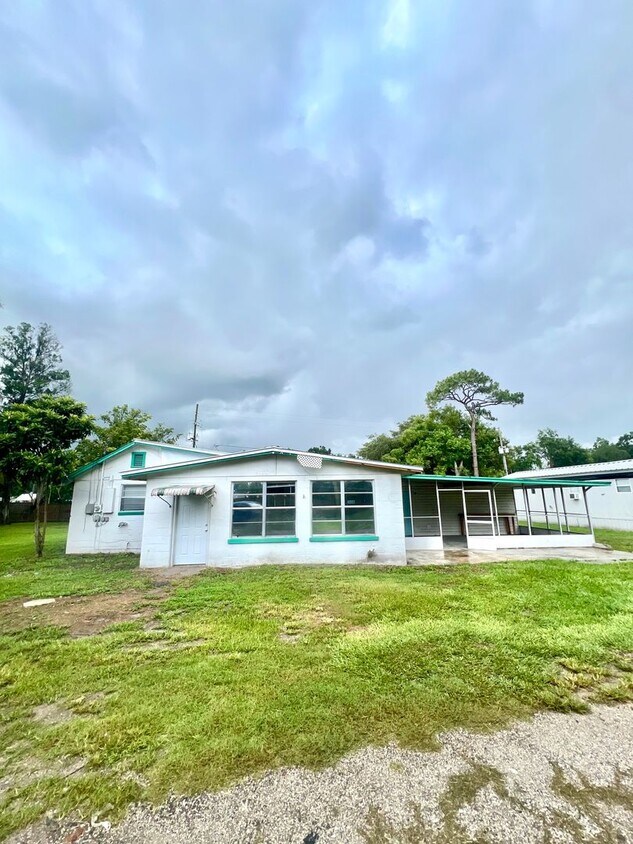 Primary Photo - 3 Bed, 2 Bath FOR RENT- South Zepyhrhills