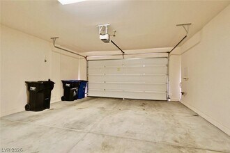 Building Photo - 2124 Del Aqua Ave