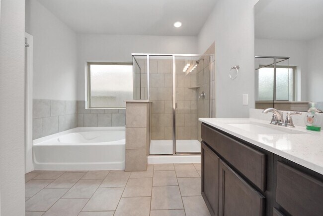 Foto del edificio - 196 Chestnut Meadow Dr