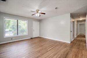Building Photo - 1404 Ridgewood Dr