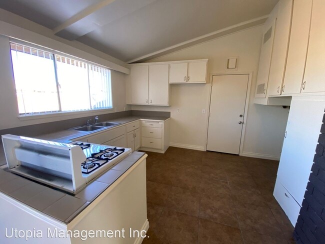 Building Photo - 3 br, 2 bath House - 1127 W. Ave H6