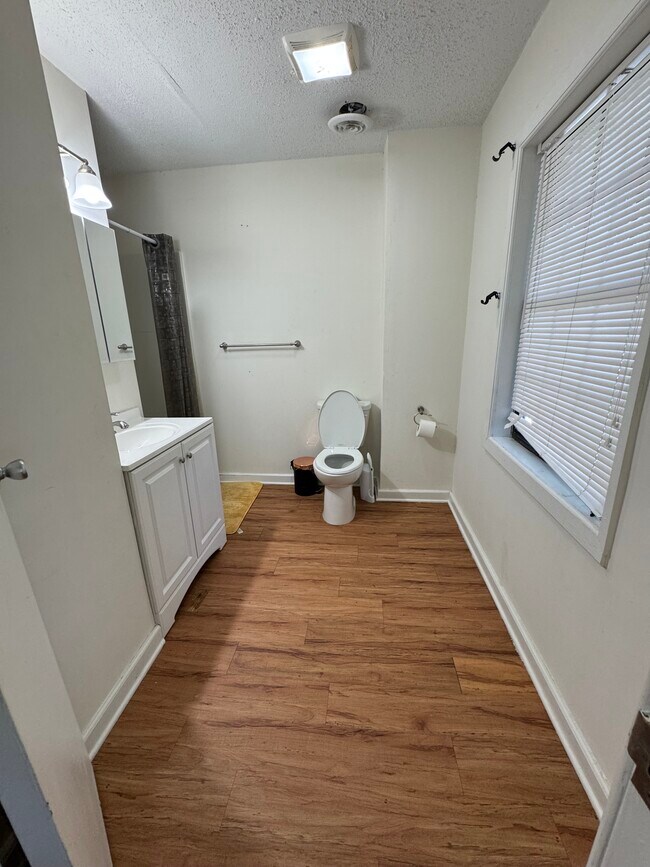 Foto del edificio - 3583 Midway Rd