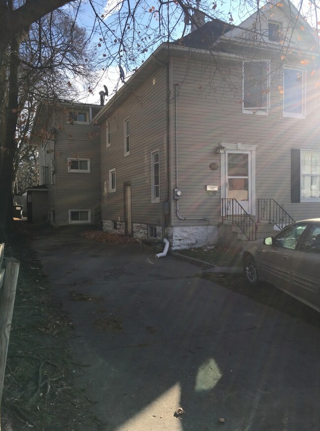 Building Photo - 110 6th Ave SE