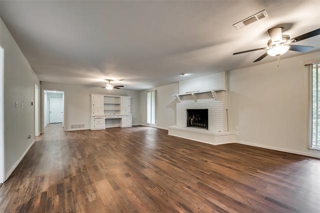 Foto del edificio - 2143 Royal Oaks Dr