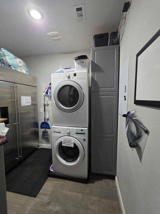 Building Photo - 9136 Grovehurst Rd