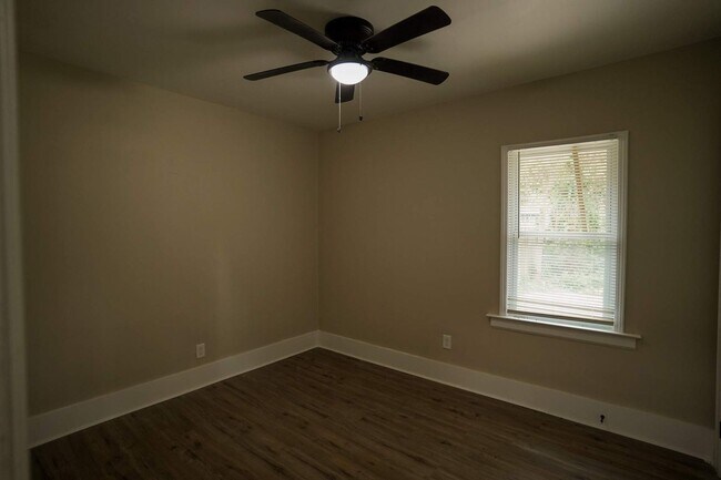Building Photo - Fully Renovated 3-Bedroom Home  Move-In Re...