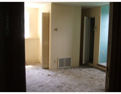 Room - 901 Charles St