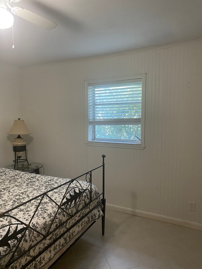 Building Photo - 115 Palamino Cir