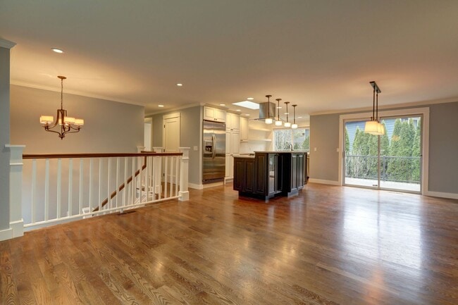 Building Photo - Kirkland Home w/4bd, 3ba & Large Backyard!