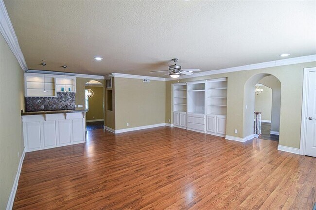 Foto del edificio - 6113 W Pleasant Dr