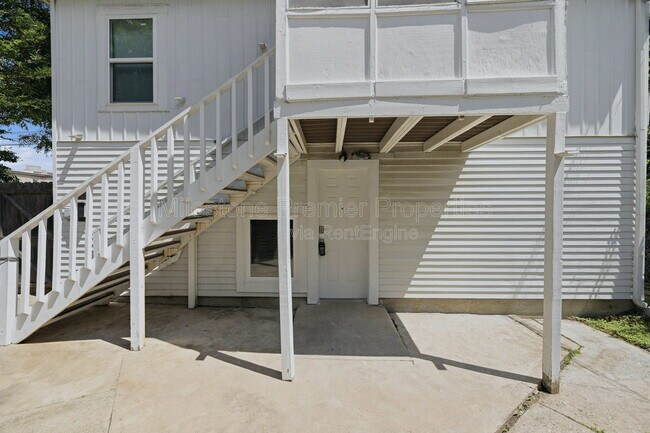 Foto del edificio - 310 S Barrett Ave