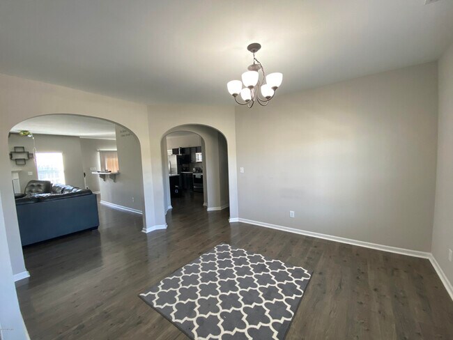 Building Photo - 421 Palisades Way