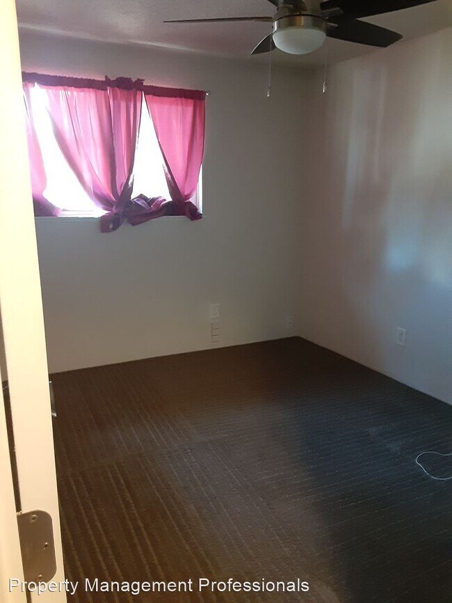Building Photo - 3 br, 1.5 bath House - 1136 SW Spruce Street