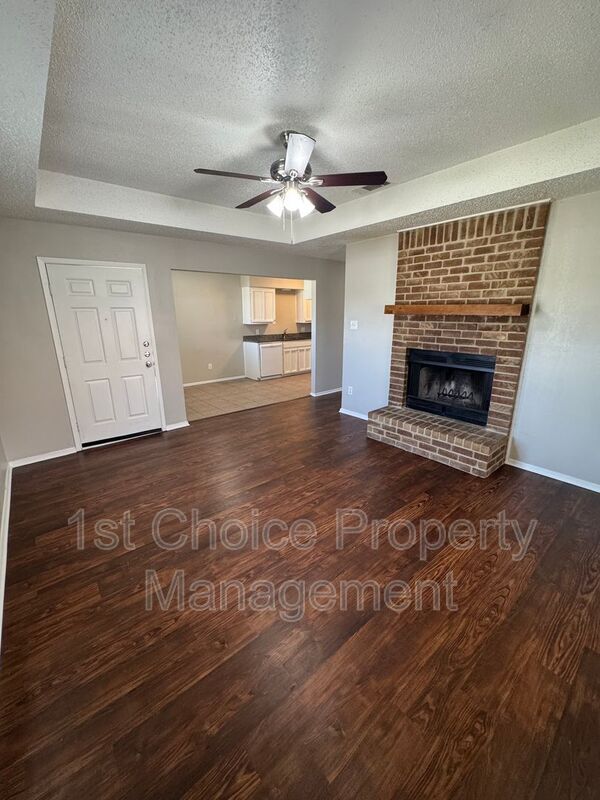Foto del edificio - 996 Meadow Cir S