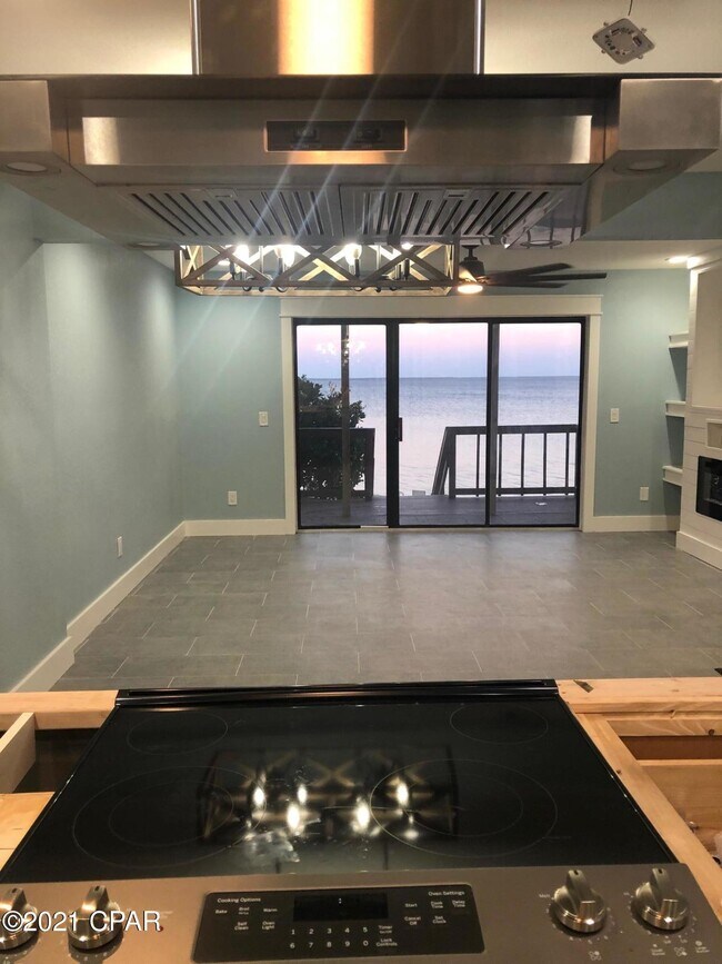 Building Photo - 6461 Oakshore Dr
