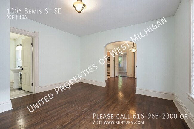 Foto del edificio - Available Now | 3 Bedroom 1 Bath Lower Lev...