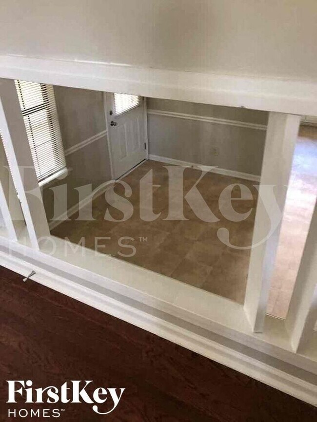 Building Photo - 5641 Clifton Pl