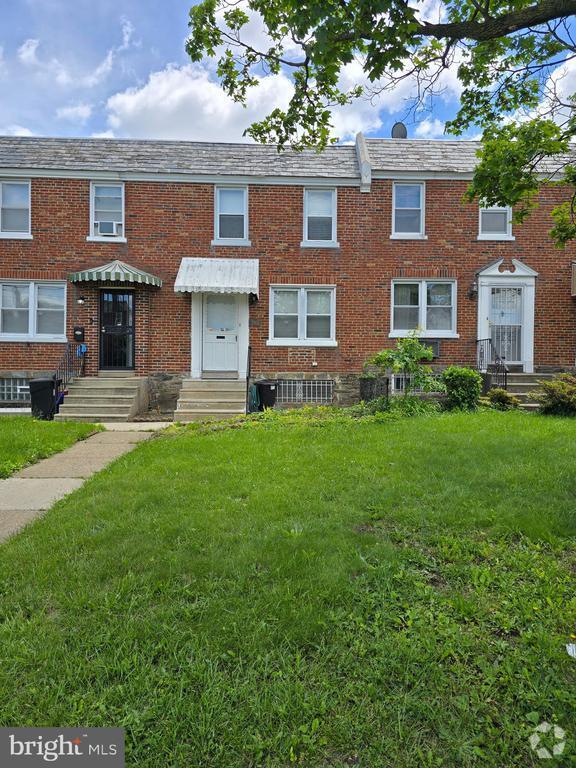 Building Photo - 5905 N Front St