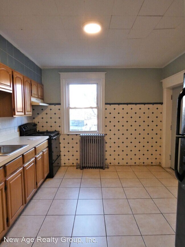 Foto del edificio - 3 br, 1.5 bath House - 217 Kingston Rd