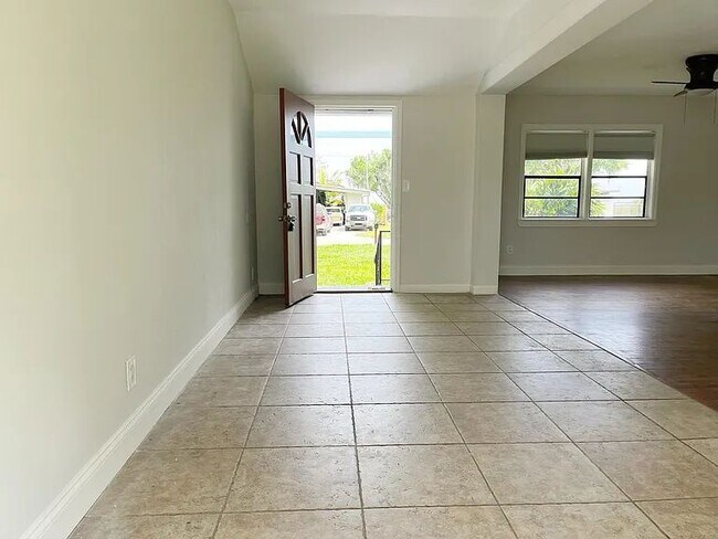 Foto del edificio - 811 Canterbury Ln