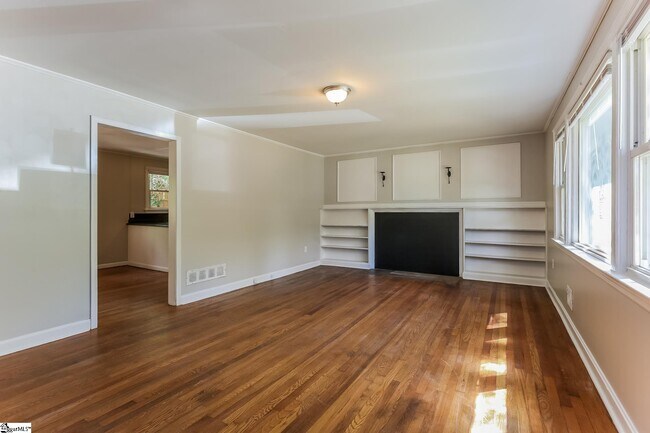 Foto del edificio - 118 Woodmont Cir