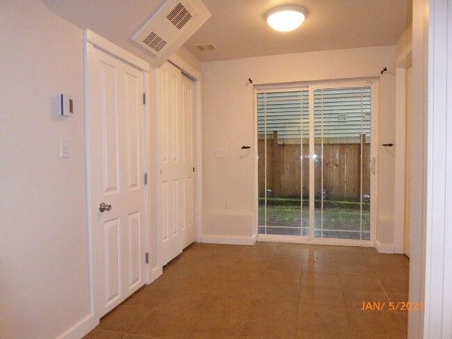 Building Photo - Beautiful 3 Bed 2.5 Bath Townhome in Roosevelt, Seattle
