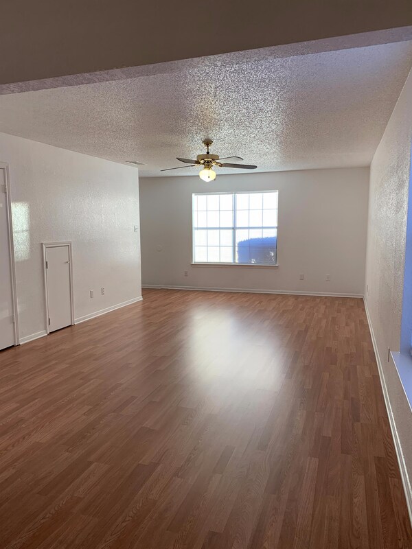 Foto del edificio - 901 Clairidge Ave