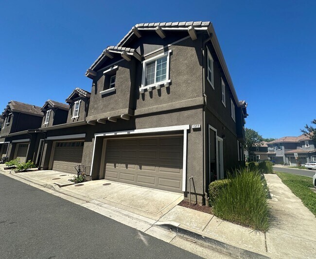 Foto del edificio - Gorgeous 3 Bed, 2 Bath in Gated Community in Brentwood