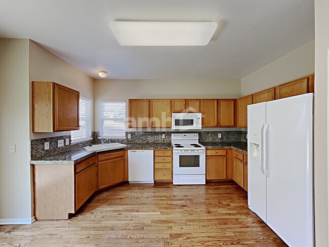 Building Photo - 5604 Spruce Ave