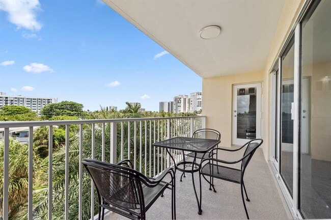 Foto del edificio - 1200 Hibiscus Ave