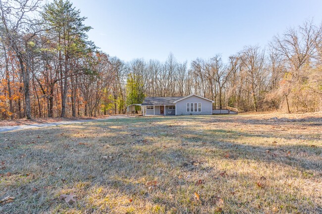 Building Photo - 1 Acre Home on Signal Mountain!