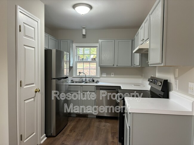 Foto del edificio - 913 Amersham Ln