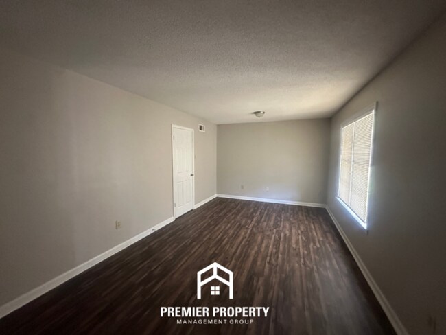 Foto del edificio - 6343 Limewood Ave