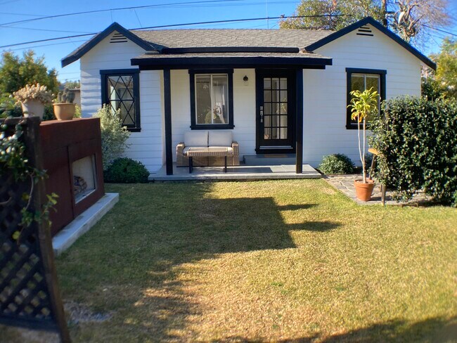 Building Photo - 3120 Madera Ave