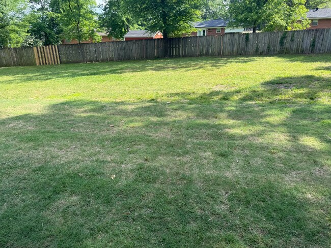 Foto del edificio - 1002 Glencrest Ln