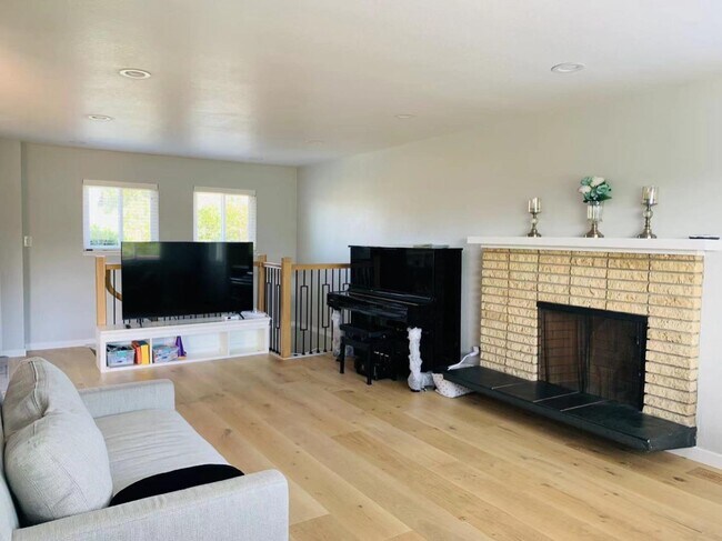 Foto del edificio - 3513 Hillcrest Dr